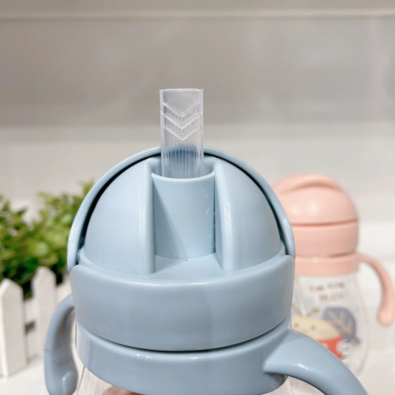 Copo com canudo anti engasgo